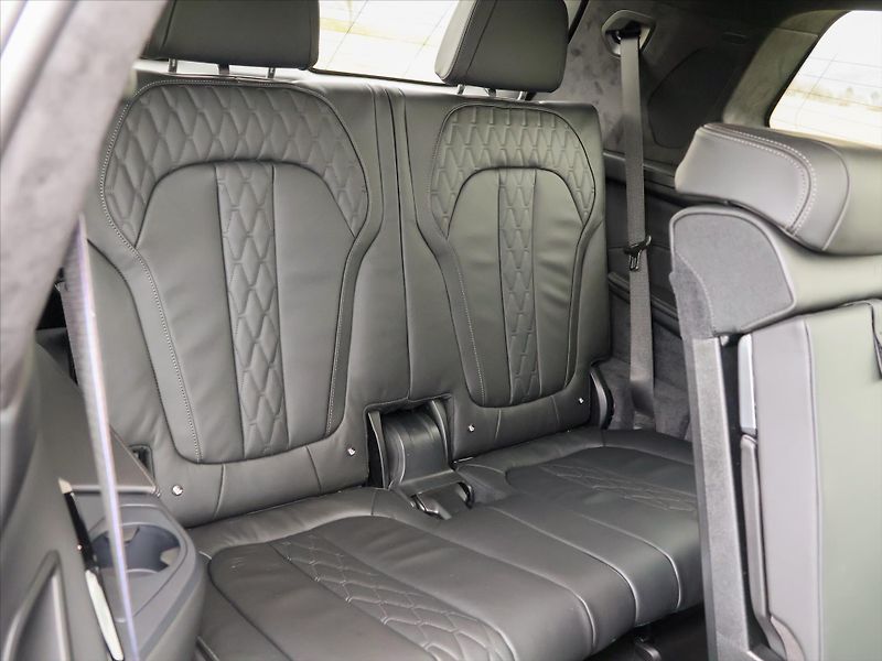 BMW X7 3,0 xDrive40d Mpacket - fotka 19 z 46