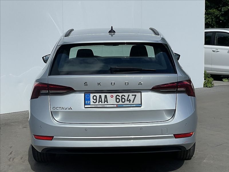Škoda Octavia 2,0 TDI Combi Ambition Plus - fotka 22 z 22