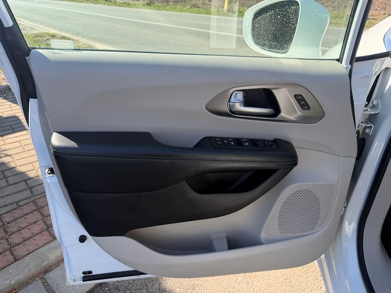 Chrysler Pacifica (2021) 3,6 RU Radar NEW DVD 2021 - fotka 15 z 20