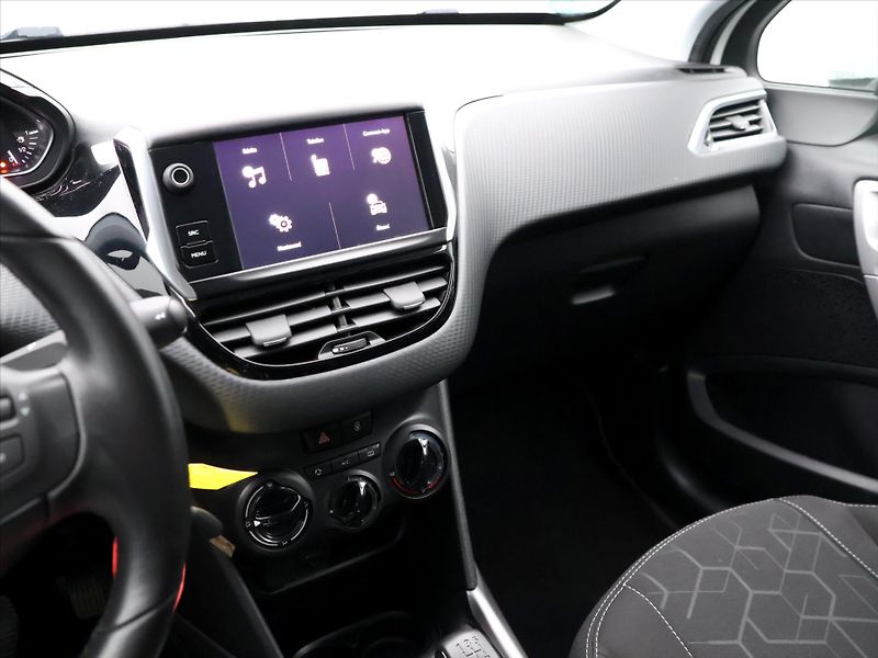 Peugeot 2008 1.2 PT 82k Active Pack 1.Maj - fotka 17 z 26