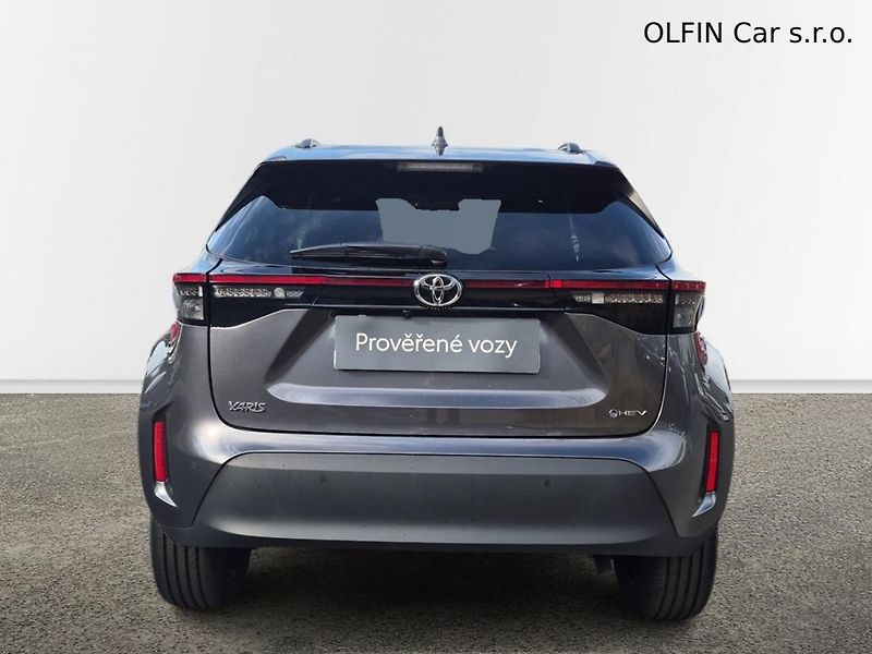 Toyota Yaris Cross 1,5 HEV FWD Style 85kW - fotka 8 z 26