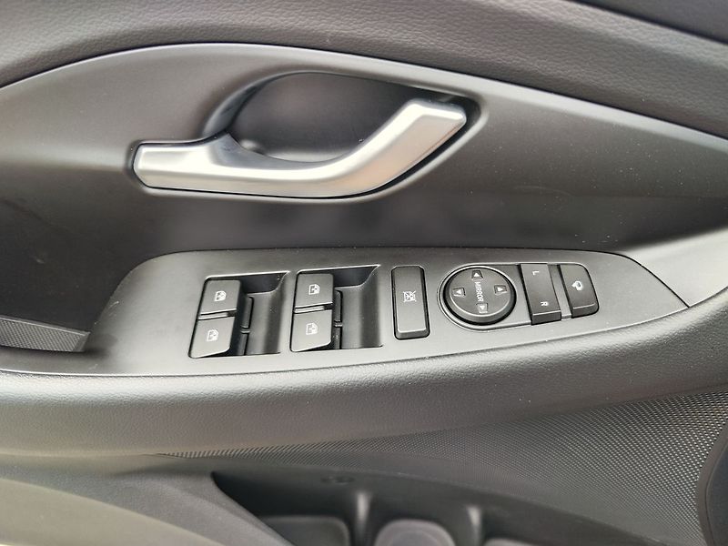 Hyundai i30 1.5  T-GDI/103kW N-Line DCT - fotka 33 z 35