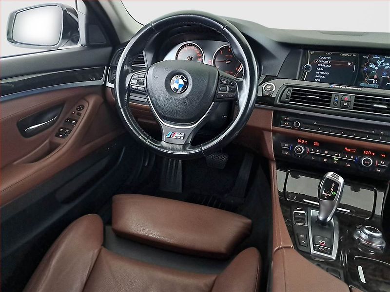 BMW Řada 5 (2012) 525d xDrive, 4X4, Automat - fotka 7 z 21