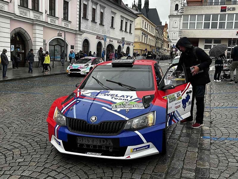 Tragédie, která se odehrála v rámci 58. ročníku Rallye Šumava, kdy po nehodě zemřela navigátorka Alena Krejčíková (41), nezasáhla jen příznivce rallye, ale její kamarády, jelikož byla na Klatovsku doma.