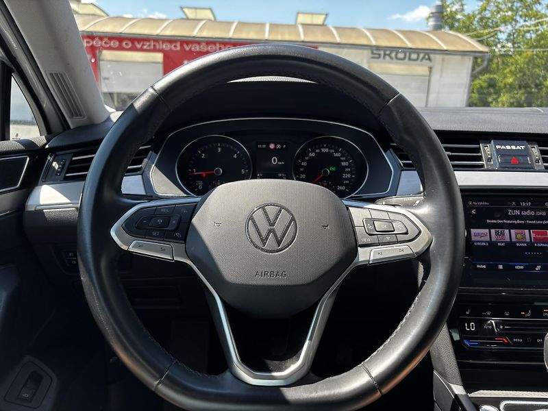 Volkswagen Passat (2022) Elegance 2.0 TDI (110 kW) AUT - fotka 13 z 18