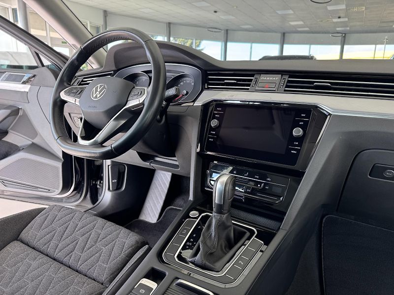 Volkswagen Passat 2,0TDI DSG*Navi*Distronic*DPH - fotka 14 z 34