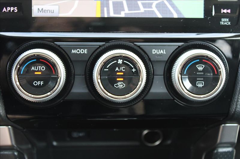 Subaru Forester 2,0 XT  ČR,AUTOMAT,4x4,TAŽNÉ - fotka 14 z 35