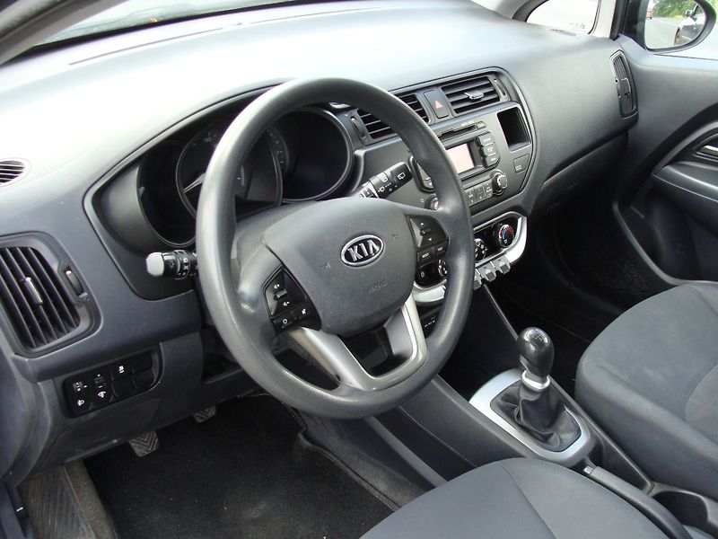 Kia Rio 1.4i, 80 kW, klimatizace - fotka 9 z 23