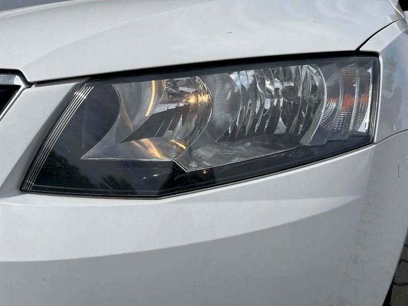 Škoda Octavia (2014) Combi 1.6 TDI Ambition - fotka 11 z 34