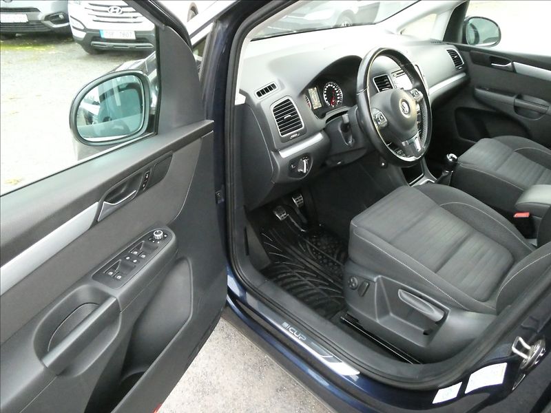 Volkswagen Sharan 2,0 TDi 103kW Cup,2xkola,panor - fotka 20 z 67