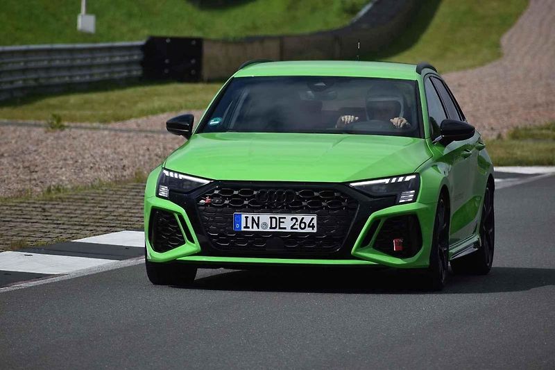 Audi R8 a e-tron GT připravené na jízdu na okruhu