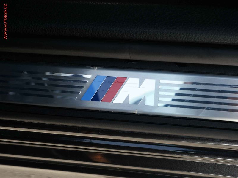BMW Řada 5 (2014) 3.0 D 530d GT xDrive, ČR, AT - fotka 34 z 37