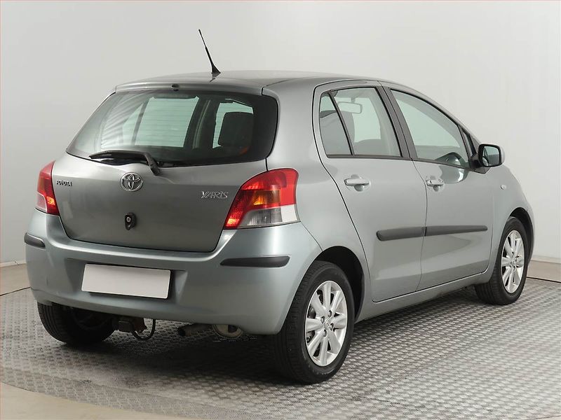 Toyota Yaris (2009) 1.33 Dual VVT-i, Serv.kniha - fotka 5 z 18