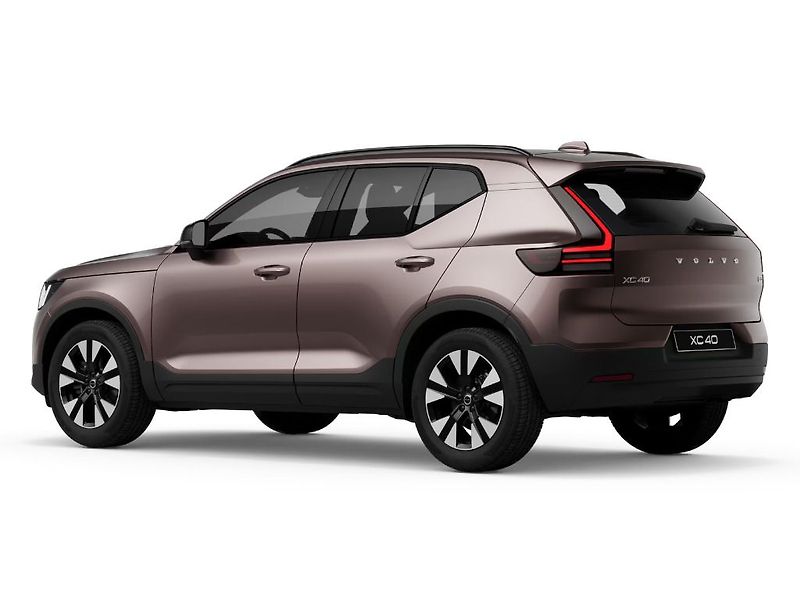 Volvo XC40 PLUS B3 FWD 120kW - fotka 3 z 11