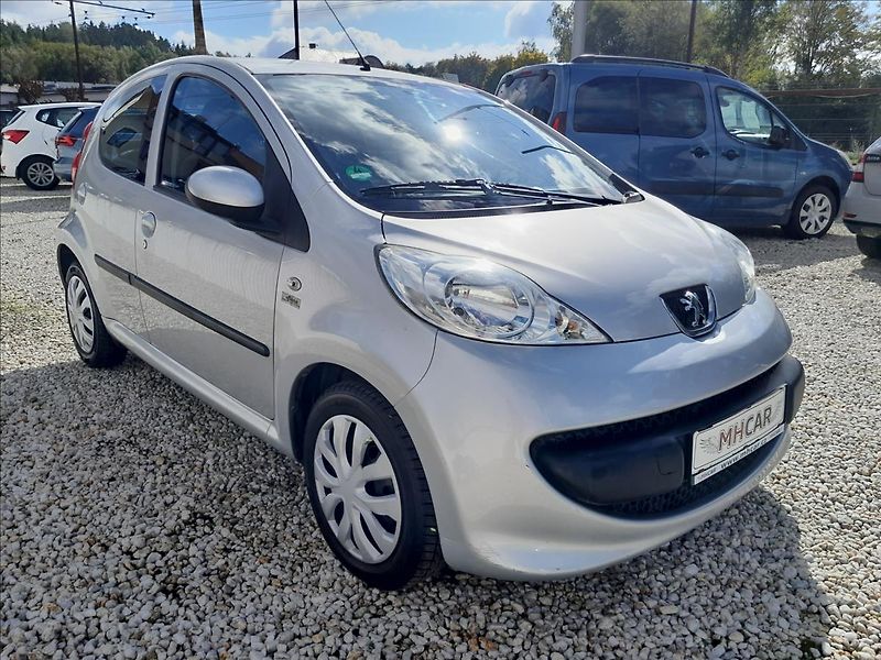 Peugeot 107 1,0i 50kW AUTOMAT - fotka 9 z 38