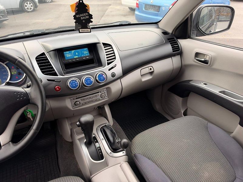 Mitsubishi L200 (2008) 2.5DI-D 100kW 4x4 HARDTOP/AUT - fotka 15 z 29