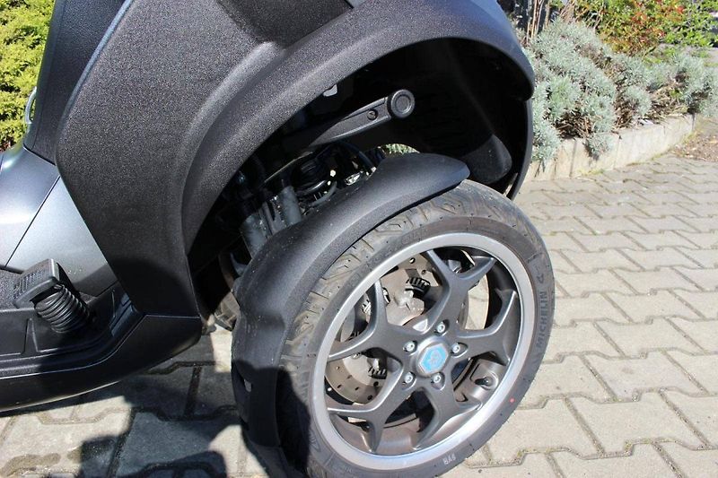 Piaggio MP3 500 LT (2017) 2017 TOP - fotka 9 z 13