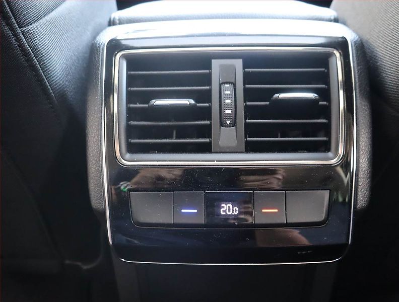 Škoda Superb (2022) Style 2.0 TDI - fotka 26 z 30