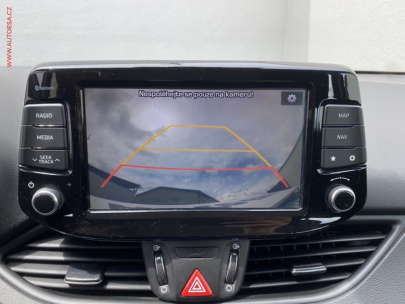 Hyundai i30 (2017) 1.6 CRDi, 2.maj,ČR, AC, navi - fotka 16 z 17