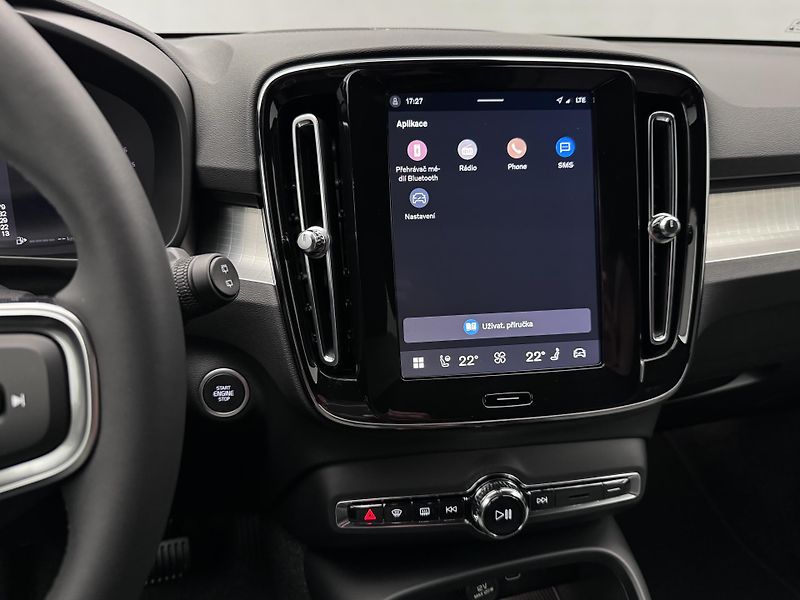 Volvo XC40 (2026) B3 AUT DARK PLUS - fotka 8 z 24