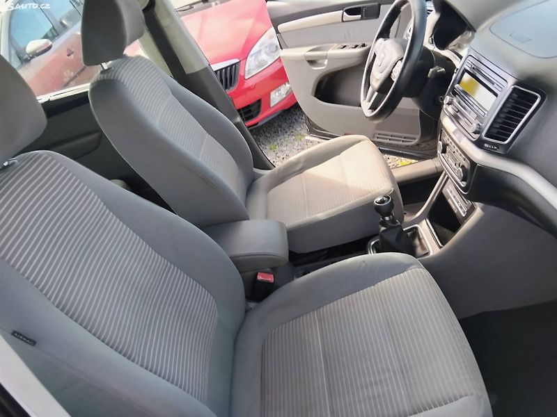 Seat Alhambra (2011) - fotka 21 z 28