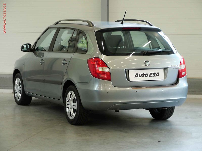 Škoda Fabia (2012) 1.6 TDi, Ambiente, park - fotka 6 z 17