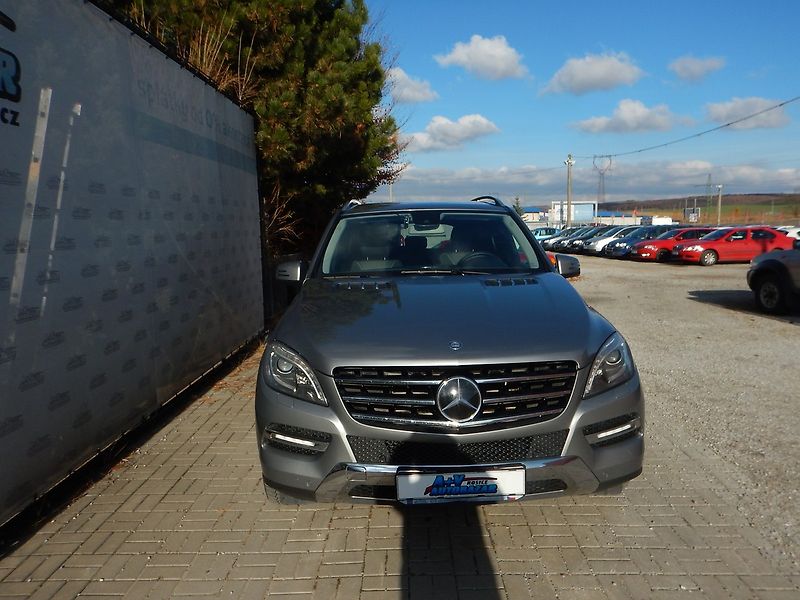 Mercedes-Benz Třídy M ML 350 BLUETEC 4MATIC - fotka 3 z 17
