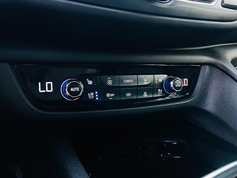 Opel Insignia 2.0CDTi MAN SERVISKA TAŽNÉ LED - fotka 41 z 55
