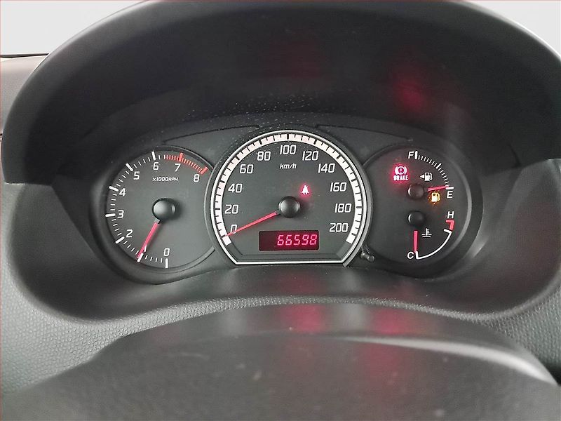 Suzuki Swift (2008) 1.3, ČR,1.maj - fotka 11 z 15