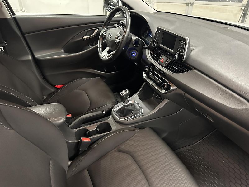 Hyundai i30 (2018) 1.0T-GDi Fastback 88kW Alu - fotka 22 z 22