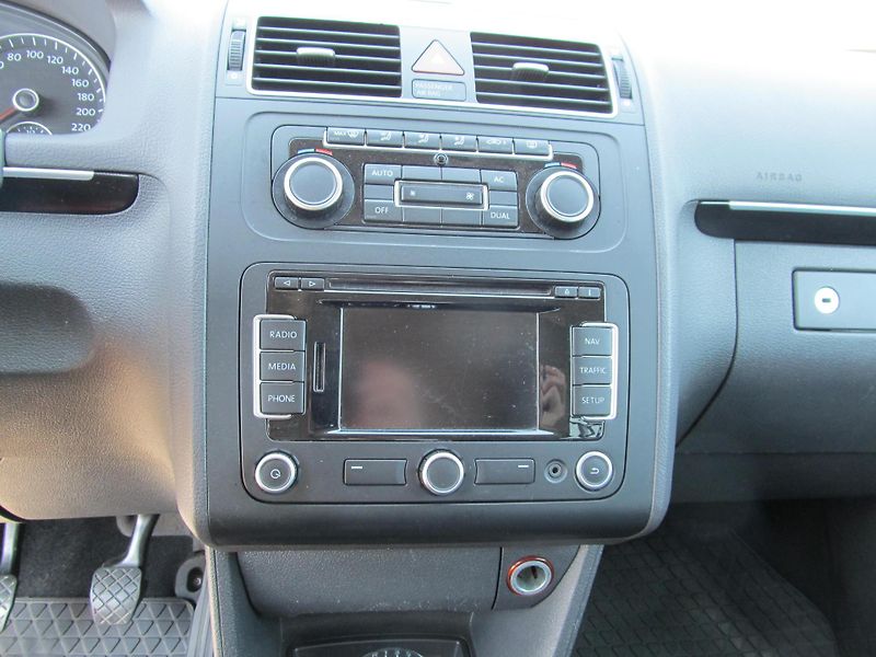 Volkswagen Touran (2011) 2.0TDI 7 míst  - fotka 29 z 60