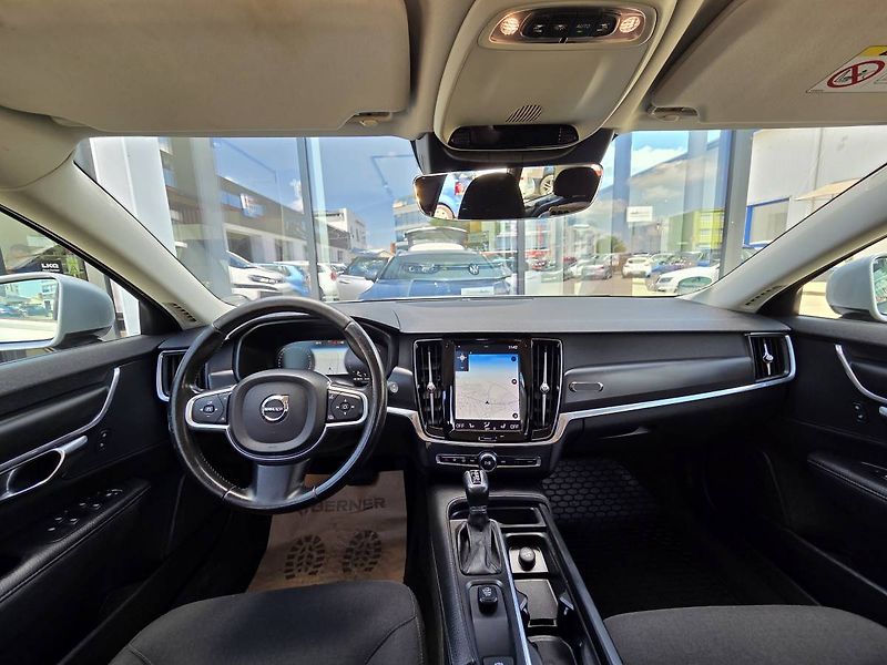Volvo V90 (2018) D4 2.0 140kW - fotka 13 z 43