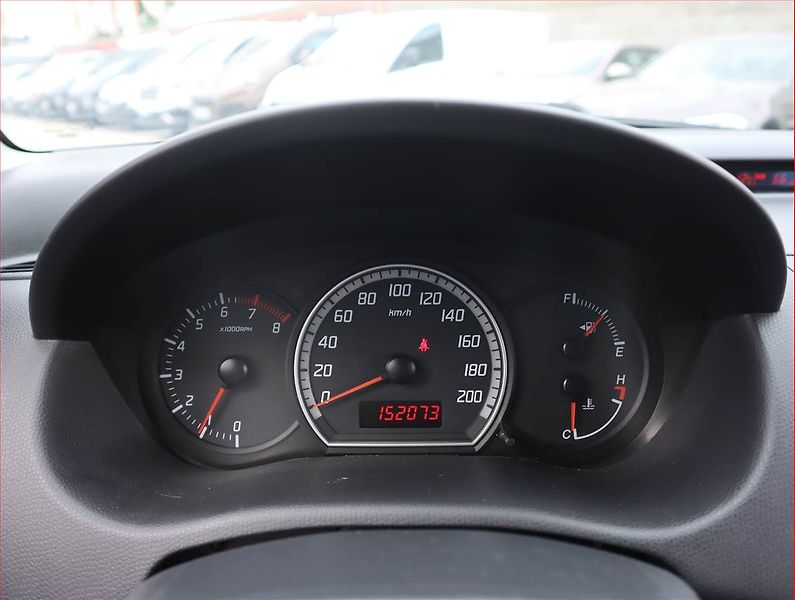 Suzuki Swift (2007) 1.3 i, po STK, levný provoz - fotka 11 z 15
