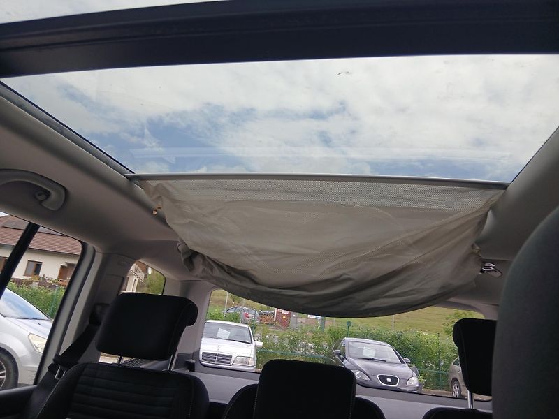 Volkswagen Touran 2.0 TDi - fotka 32 z 42