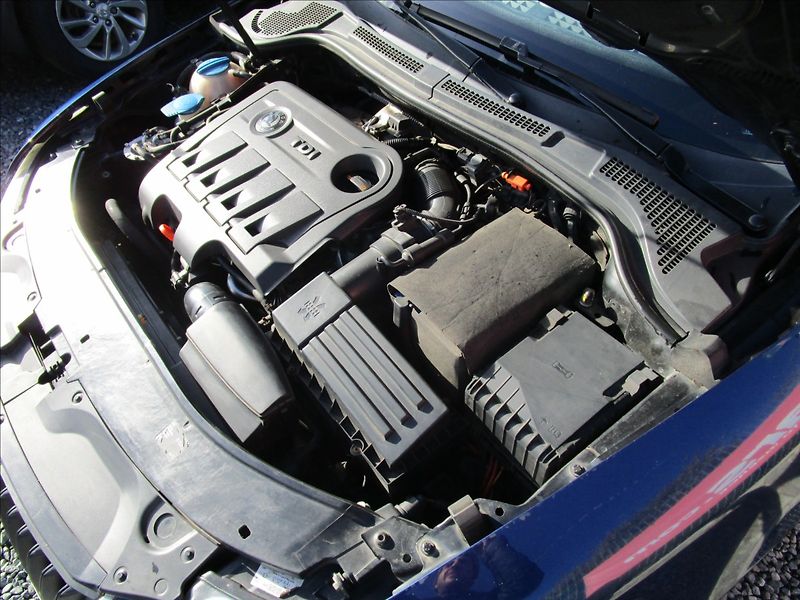 Škoda Superb Combi 2.0TDi Ambi, aut. Klima - fotka 38 z 40
