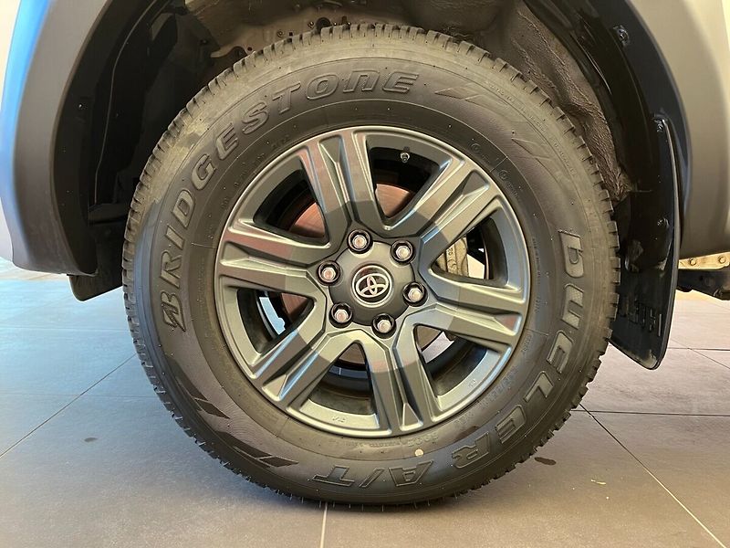 Toyota Hilux Double Cab - 2.8L Diesel - 6 M - fotka 26 z 26