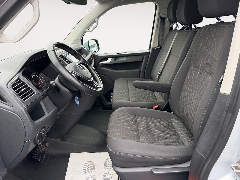 Volkswagen Caravelle (2017) LONG 4x4 DSG 110kW 9MÍST NAVI - fotka 10 z 21