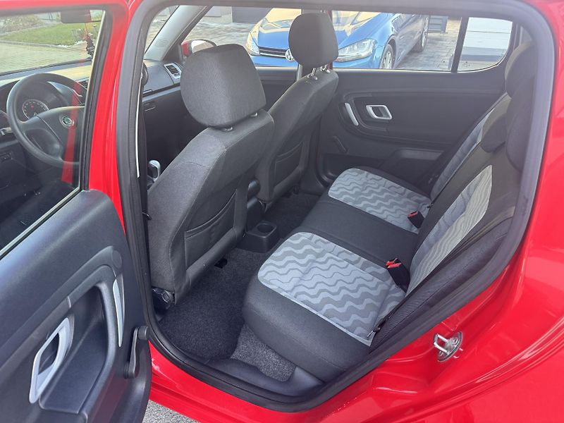 Škoda Fabia 1.2i 51KW AMBITION - fotka 13 z 18