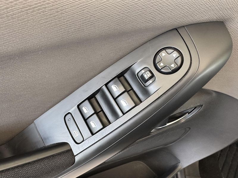 Citroën Grand C4 Picasso 1,6HDi 88kW*Navi*PDC*LED*7Míst - fotka 24 z 31
