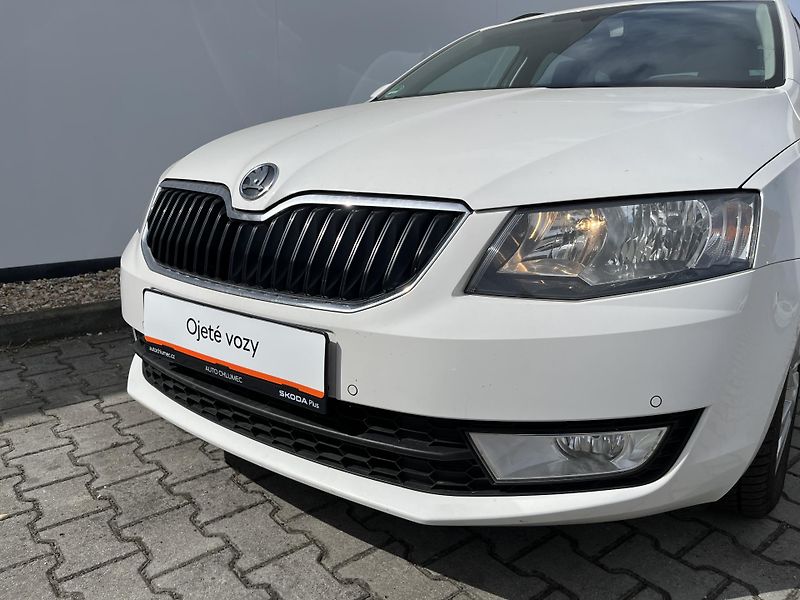 Škoda Octavia Combi 1.6 TDI Ambition - fotka 25 z 31