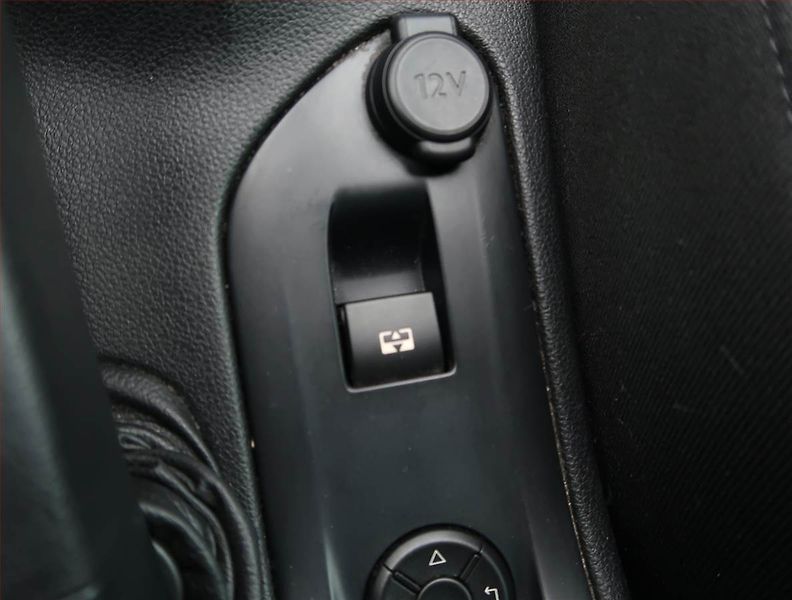 Peugeot 308 (2012) 1.6 HDi, Navi, Xenony - fotka 17 z 17