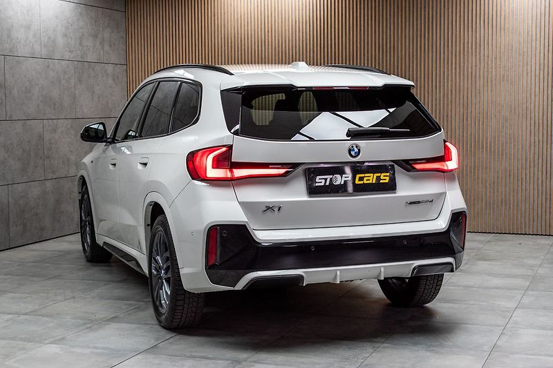 BMW X1 xDrive23d ///M*TAŽNÉ*KESSY* - fotka 5 z 49
