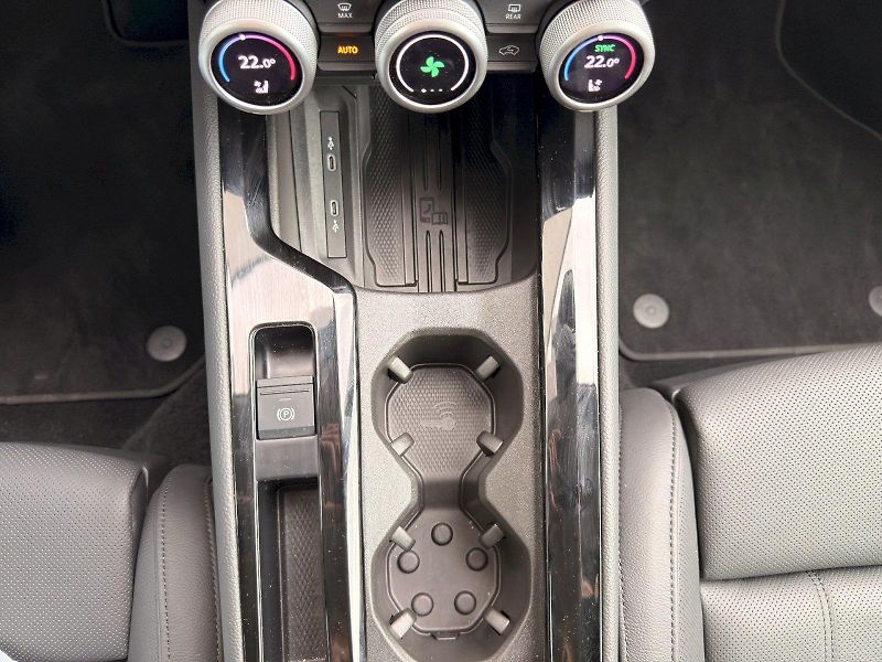 Škoda Superb (2025) COMBI 4x4 L K TD 142/2.0 A7A - fotka 28 z 40