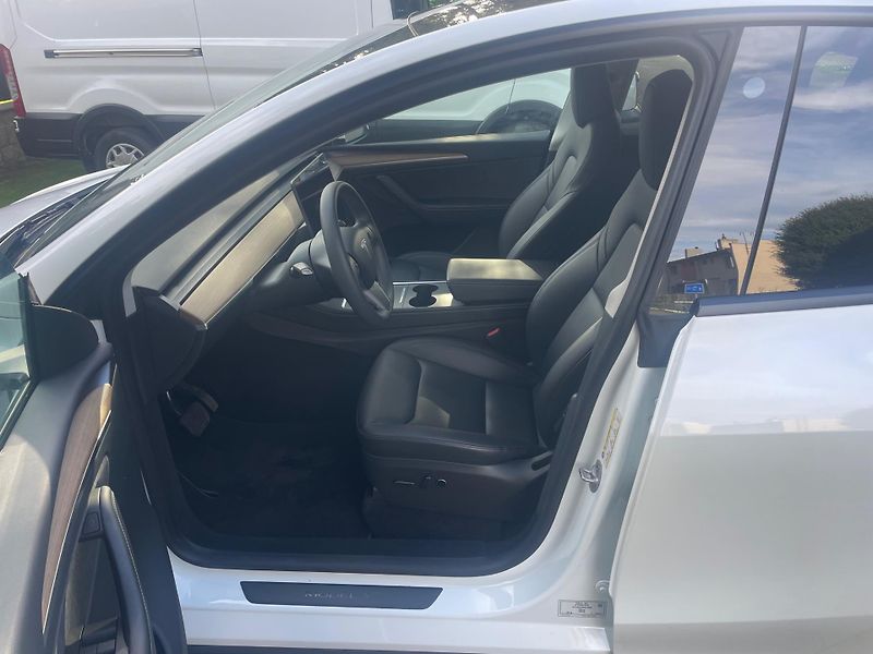 Tesla Model Y RWD 235kw 95,0 % - fotka 11 z 40