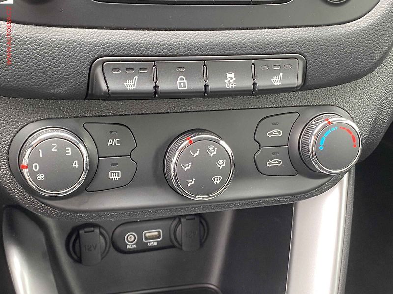 Kia Ceed (2016) 1.4 16V, Edition, výhřev sed - fotka 13 z 16