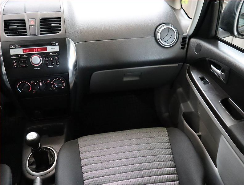 Suzuki SX4 (2014) 1.6 VVT, ČR,1.maj - fotka 8 z 18