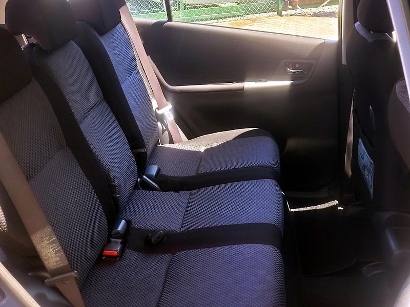 Toyota Corolla Verso 2,0 D-4d AUT.KLIMATIZACE - fotka 25 z 43