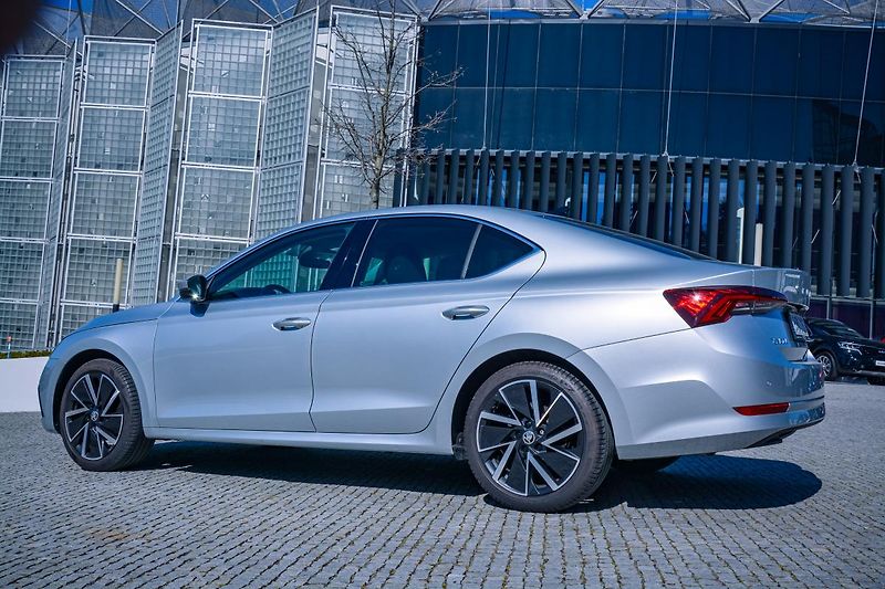 Škoda Octavia Style Plus Navigace 18 kola ČR - fotka 4 z 76