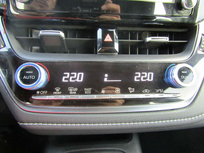 Toyota Corolla (2019) 1.2i, 2.maj,ČR, LED, TZ, ČR - fotka 18 z 19