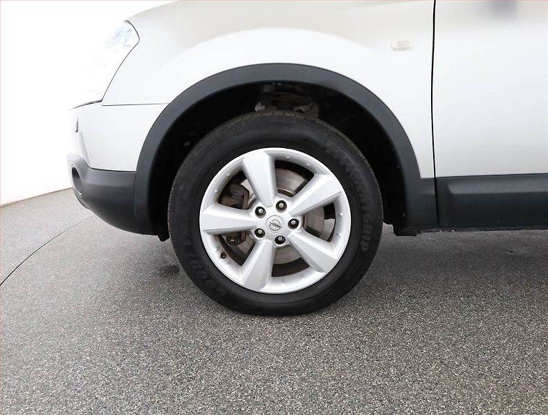 Nissan Qashqai (2009) 2.0 dCi, 7 míst, ČR,1.maj - fotka 17 z 17